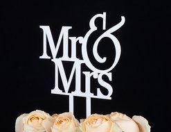 LOVENJOY with Gift Box Mr and Mrs Monogram Wedding Engagement Cake Topper (5.5-inch, Silver Glitter) N15