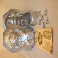 Wilton 3D Stand-Up Cabbage Patch Kids Doll Cake Pan Set (2105-1988, 1984) N2