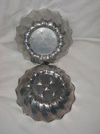 Set of 2 - Vintage 7 1/2 x 3" Light Weight Aluminum Cake Pan Molds
