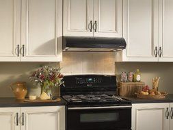 Broan QP136SS Under-Cabinet Range Hood, 36-Inch 300 CFM, Stainless Steel N7