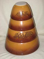 Vintage Pyrex 4 Piece " Old Orchard Brown " Mixing Batter Bowls - 1 1/2 Pint, 1 1/2 Quart, 2 1/2 Quart &amp; 4 Quart
