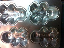 Wilton Gingerbread Man Cake Pan