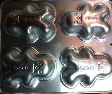 Wilton Gingerbread Man Cake Pan N2
