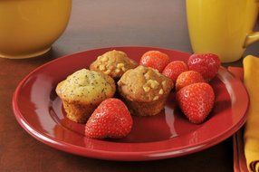 Marathon Housewares KW200011YE Premium Silicone 12 Cup Mini Muffin Pans, Yellow N6