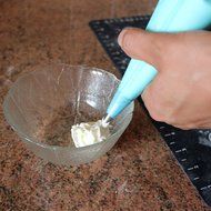 KurtzyTM 4 Set Silicone Icing Piping Bags Decorating Bag- Reusable, BPA Free, Durable N4