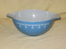 Vintage 1970&#039;s Pyrex &quot; Snowflake Blue &quot; 1 1/2 Quart Cinderella Mixing Nest Batter Bowl #442