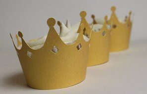 All About Details Shimmer Gold Crown Cupcake Wrappers, Set of 12