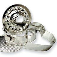 SCI Scandicrafts Springform Set 9-inch Diameter with Fluted Tube Insert and Heart Insert