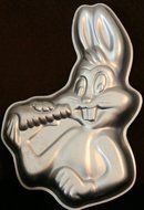 Wilton Bugs Bunny with Carrot Cake Pan (502-7598, 1978) Retired Warner Bros. Looney Tunes