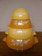 Vintage Pyrex "Butterfly Gold" Set of 4 Mixing Bowls N2