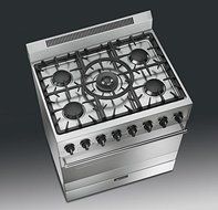 Smeg C30GGXU1 30" Free Standing Gas Range with 5 Gas Burners and 3 Cooking Modes, Stainless Steel N4