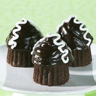 Nordic Ware Pro Cast Filled Cupcakes Pan