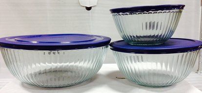 Pyrex Sculptured Bowls Bundle: 3 Sculptured Bowls with Blue Plastic Lids - 4.5 Qt, 10 Cup and 6 Cup