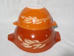 Vintage Pyrex " Autumn Harvest Wheat " Red-Brown &amp; Orange Cinderella Nesting Batter Mixing Bowls - 1.5 L and 750 ml
