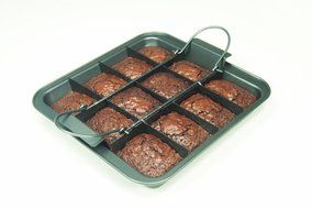 Chicago Metallic Slice Solutions Brownie Pan, 9-Inch by, 9-Inch by 2.75-Inch N2