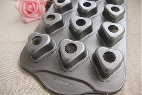 Tosnail 12 Cavity Heart-shaped Mini Cheesecake Pan Cupcake Pan with Removable Bottom N7