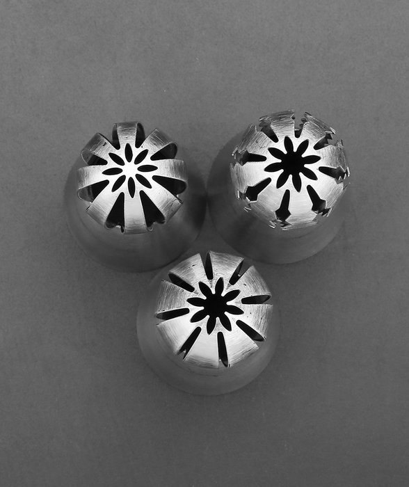 PALOTOP Russian Ball Tips 18-Pcs Set (7 Ball Tips 10 Disposable Pastry Bags 1 Tri-color coupler) N2