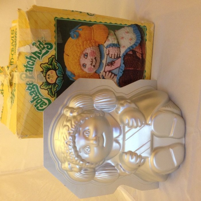 Wilton 3D Stand-Up Cabbage Patch Kids Doll Cake Pan Set (2105-1988, 1984)