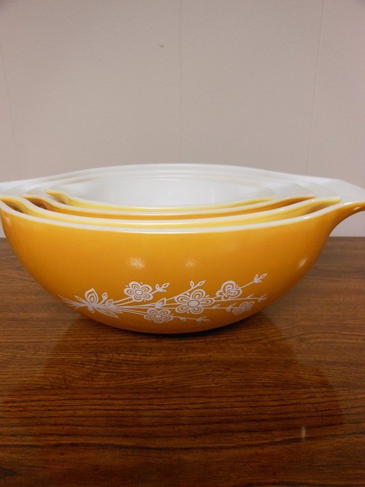 Vintage Pyrex "Butterfly Gold" Set of 4 Mixing Bowls