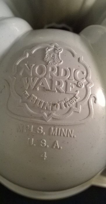 Nordicware 9 Cup Bundt Pan N2