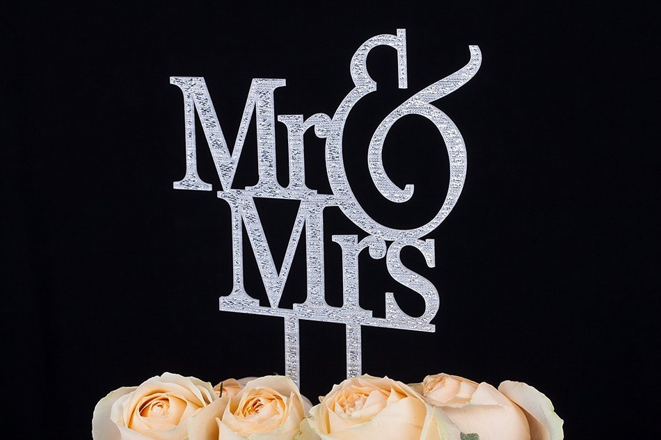 LOVENJOY with Gift Box Mr and Mrs Monogram Wedding Engagement Cake Topper (5.5-inch, Silver Glitter) N8