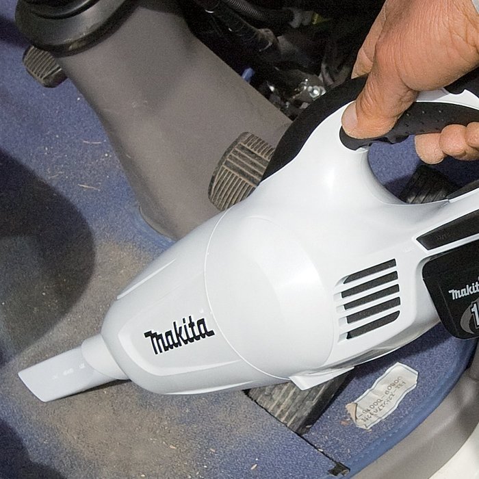 Makita BCL180W 18-Volt Compact Lithium-Ion Cordless Vacuum Kit N4