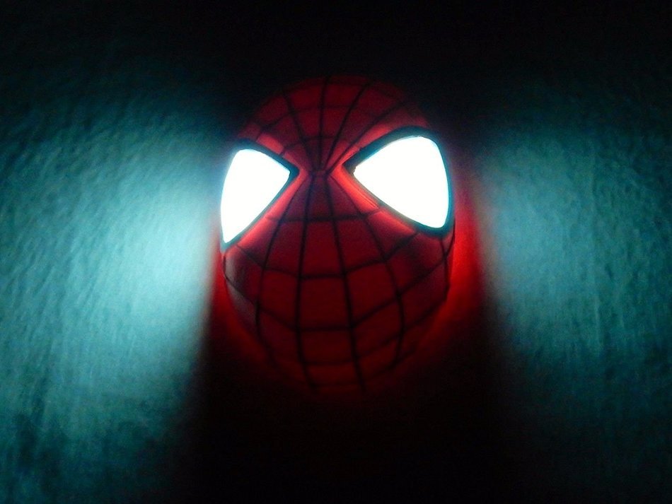 Spiderman Head Cake Topper with Light Up Eyes & 12 Cupcake Rings, DecoPac, Marvel. N8