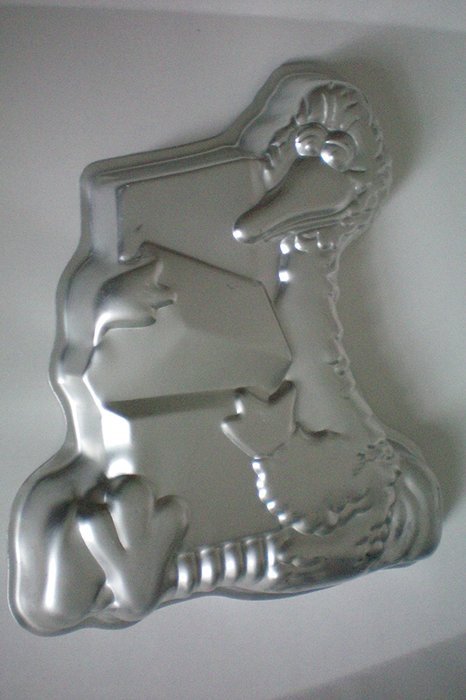 Wilton Big Bird Cake Pan -- Retired 1978 Muppets -- Great For Child's Birthday Party -- approx. 16" tall