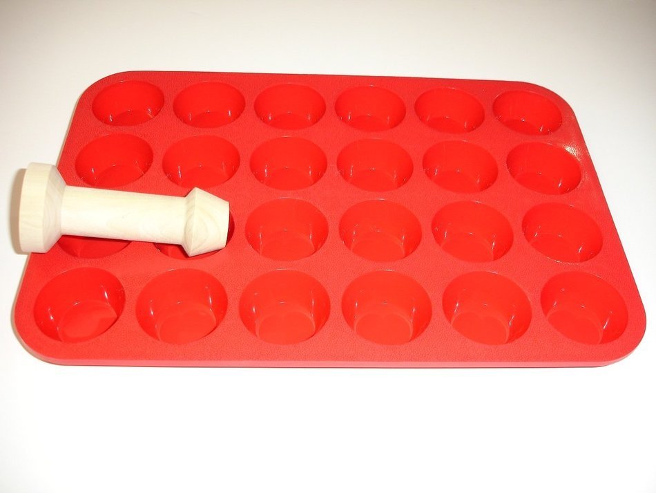 Ddaisy Tart Tamper & Silicone Mini Muffin Pan Combo 24Cup Red