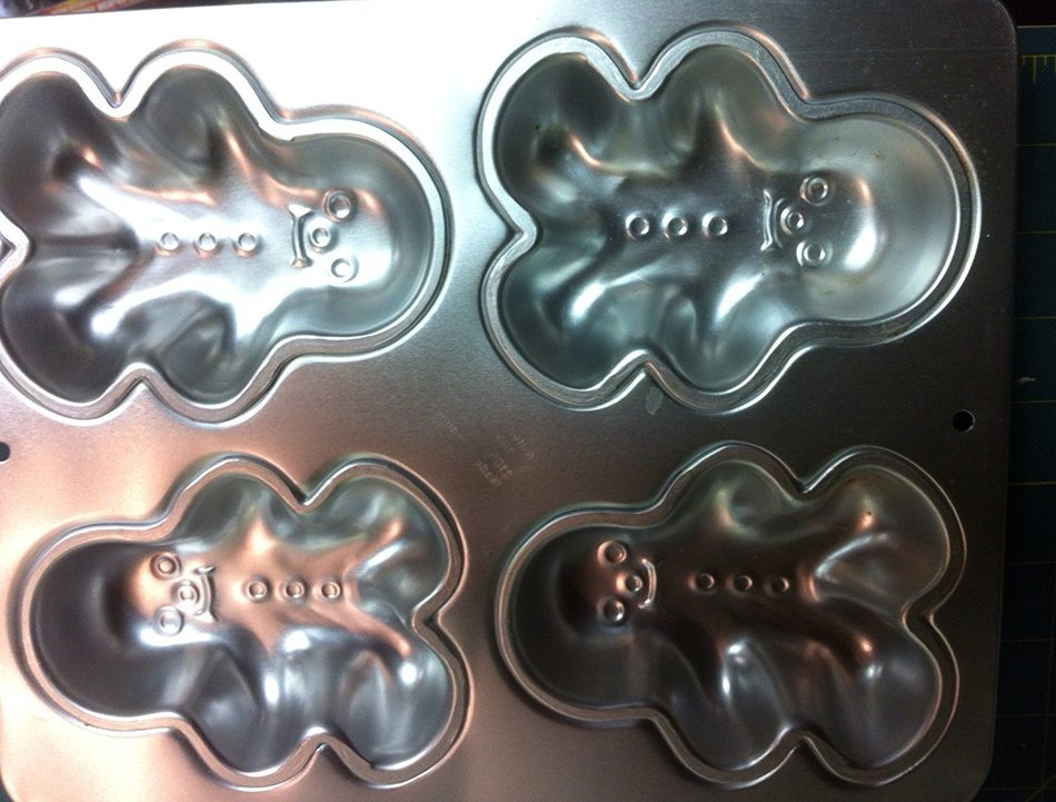 Wilton Gingerbread Man Cake Pan