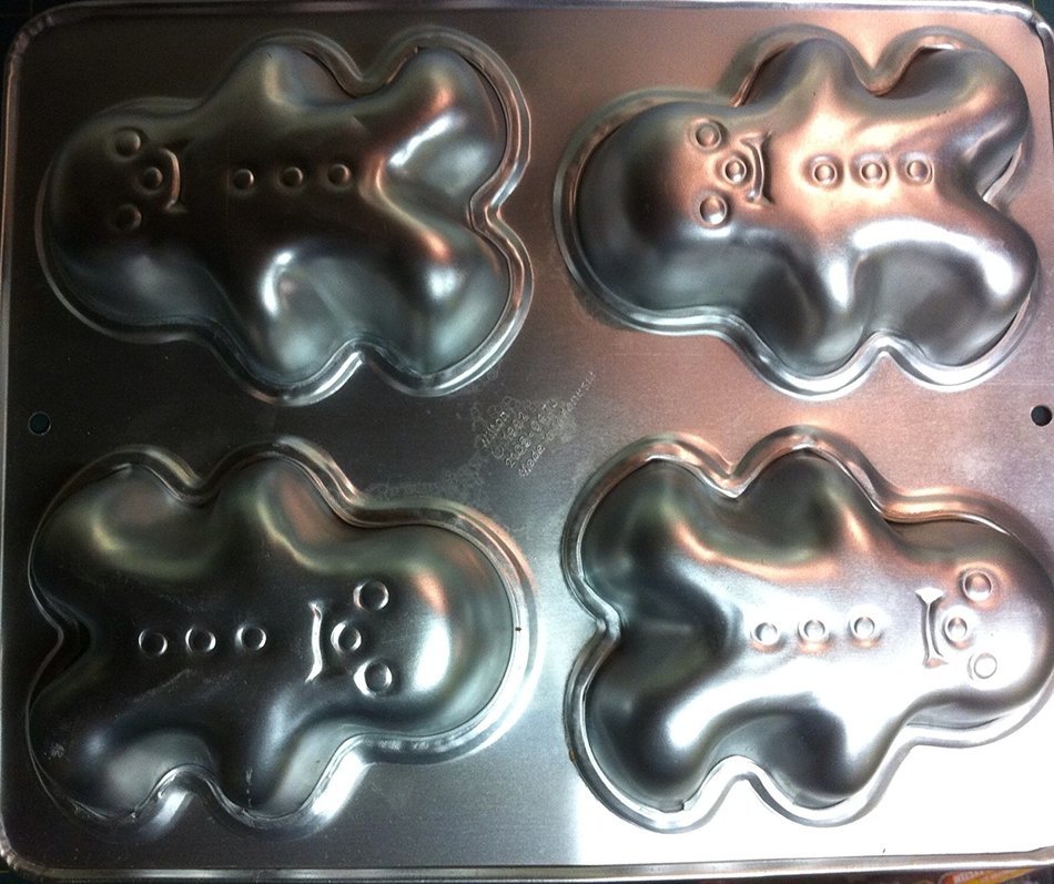 Wilton Gingerbread Man Cake Pan N2