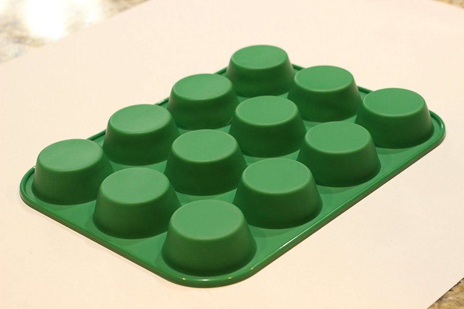 JerBearz Silicone Cupcake / Muffin Pan, 12 Cup, Green N4