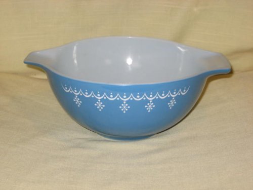 Vintage 1970's Pyrex " Snowflake Blue " 1 1/2 Quart Cinderella Mixing Nest Batter Bowl #442