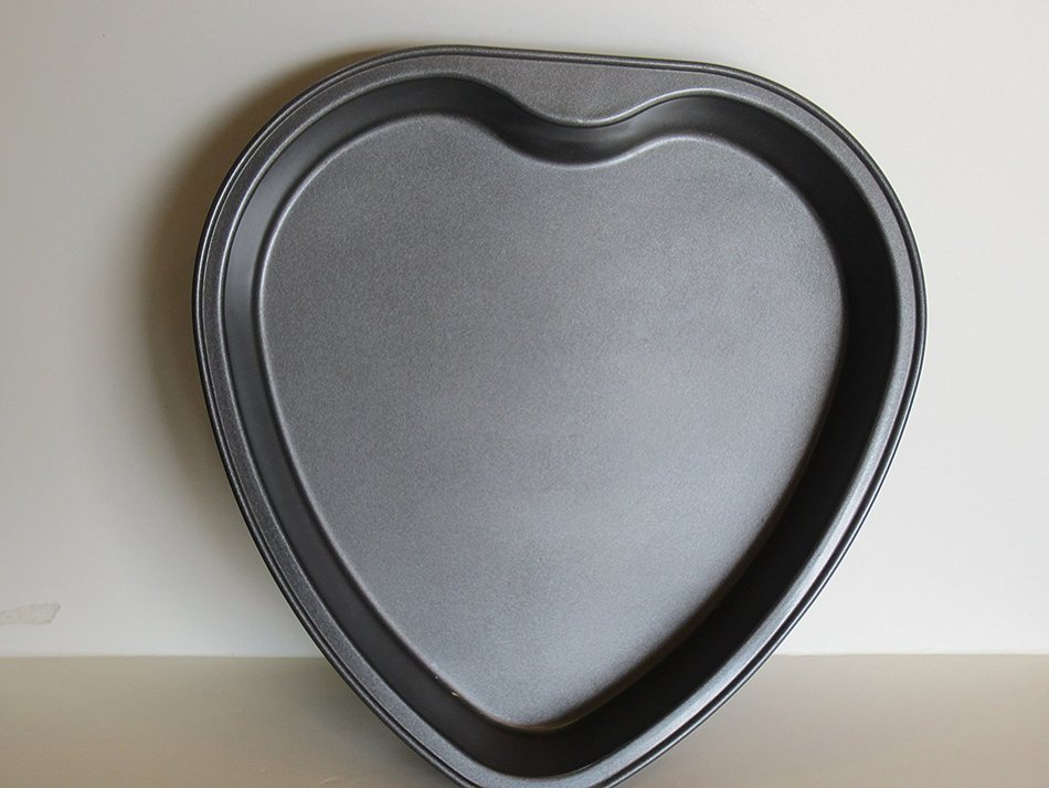 Golden Bakeware 9.5 x 1.75 Heart Cake Pan - Non Stick