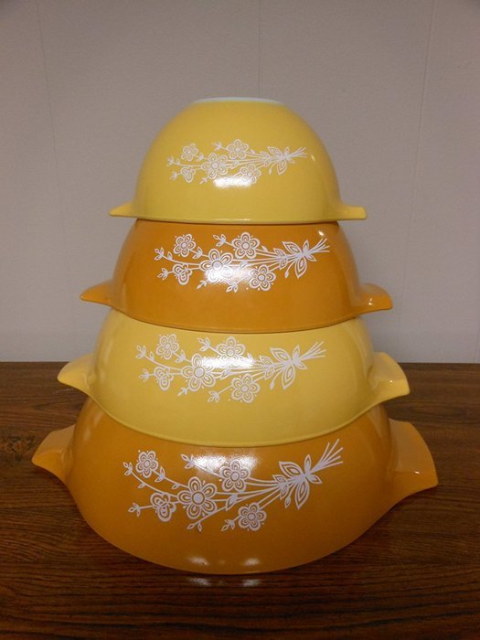 Vintage Pyrex "Butterfly Gold" Set of 4 Mixing Bowls N2