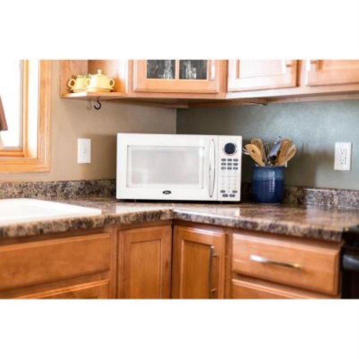 Oster OGB81101 1.1 Cubic Feet Microwave Oven N6