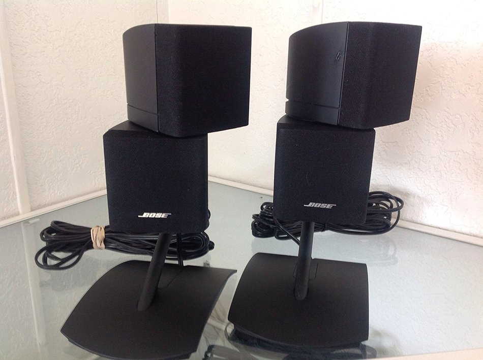 BOSE DESKTOP DOUBLE CUBE SPEAKER W/STAND & WIRE black 2 each