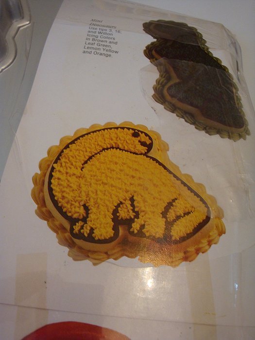 Wilton Mini Dinosaurs Muffin Treats Cupcake Pan Mold (2105-9331, 1993) ~ 6 Cavity ~ Retired Collectible