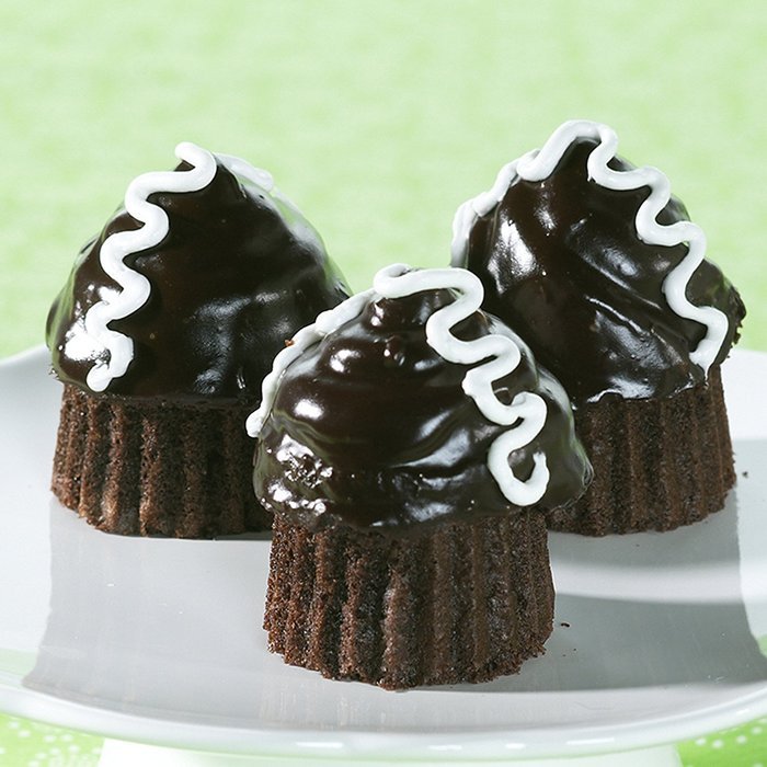 Nordic Ware Pro Cast Filled Cupcakes Pan
