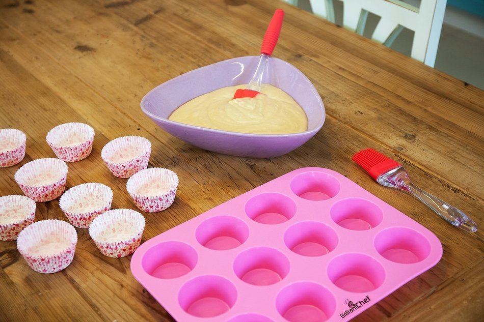 Premium 12 Cup Silicone Muffin Pan & Cupcake Pan Complete Bundle - BEAUTIFUL BAKING SET - Muffin Pan + Spatula... N7