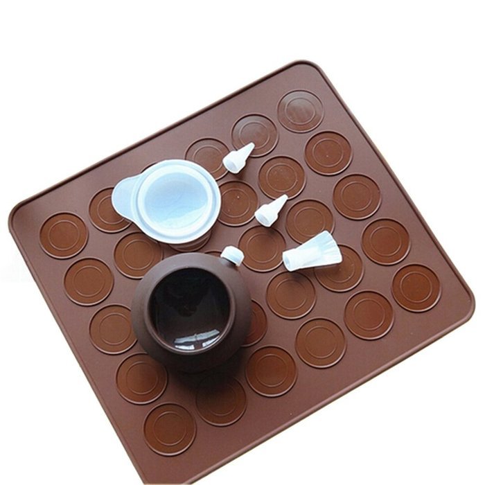 Yunko Silicone Macaron Baking Mold Set of Decorative Piping Pot with 4pcs Nozzles and Baking Mat