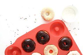 Large Full Size Donut Pan, Silicone Bagel Mold, 12 Non Stick Professional Grade Doughnut Cavity Baking Made Easy... N6