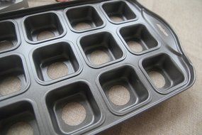Befamous 12 Cups Non-stick Muffin Cupcake Pan - Removable Bottoms Round N12