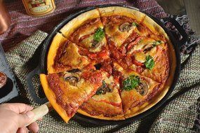 California Home Goods Cast Iron Pizza Pan, 14-inch, Pre-Seasoned Round Oven Griddle N6