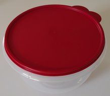 Tupperware Medium Mixing Bowl in Holiday Red