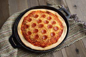California Home Goods Cast Iron Pizza Pan, 14-inch, Pre-Seasoned Round Oven Griddle N8