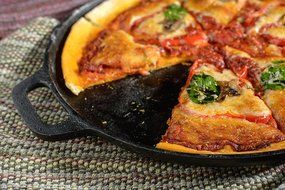 California Home Goods Cast Iron Pizza Pan, 14-inch, Pre-Seasoned Round Oven Griddle N9