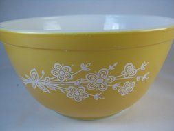 Vintage Pyrex Butterfly Gold Nesting 1.5 Qt Mixing Bowl 402 N2