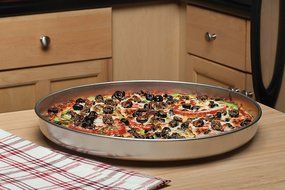 Fante&#039;s Cousin Serafina&#039;s Micro-Textured Naturally Non-Stick Pizza Pan, 13-Inch, Deep Dish, Stainless Steel N3