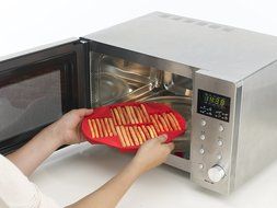 Lekue Sticks Silicone Baking Mold, Model # 0210600R01M017, Red N5